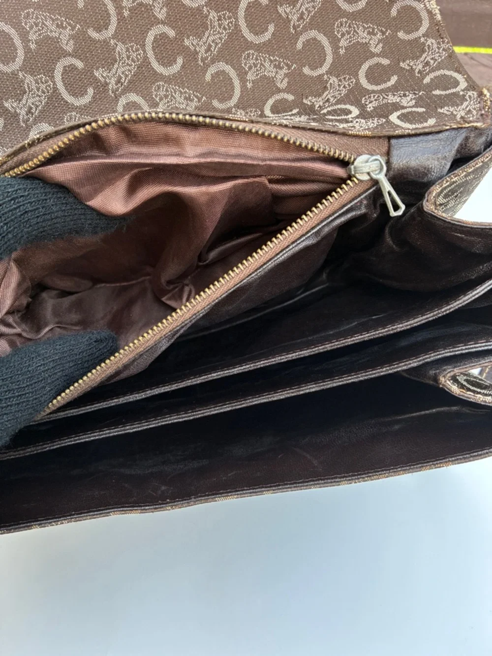 Pre-loveAuthentic Celine Vintage Brown Handbag – Timeless Chic Style - Picture 14 of 16